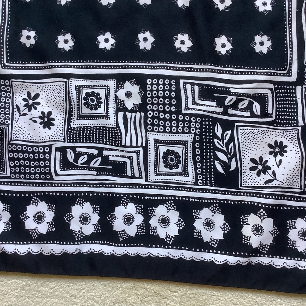 Black and White Floral Scarf - Picture 7 of 7